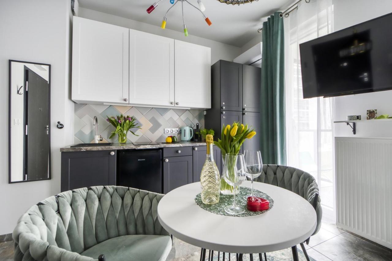 Apartamenty Metropark Krzemieniecka-Lux Varşovia Exterior foto